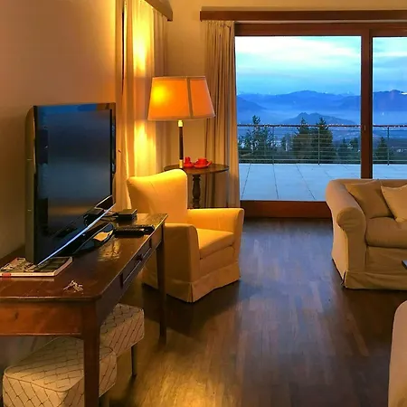 With Pool Overlooking Maggiore Ferienhaus *