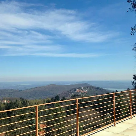 With Pool Overlooking Maggiore בית נופש