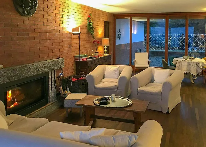 Dom wakacyjny With Pool Overlooking Maggiore