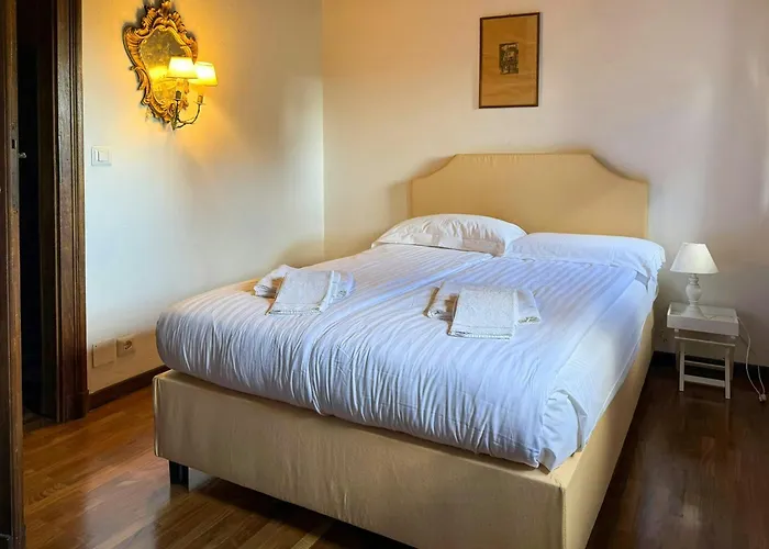 With Pool Overlooking Maggiore Dom wakacyjny *