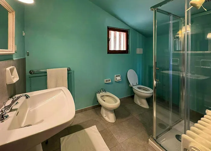 With Pool Overlooking Maggiore Dom wakacyjny *