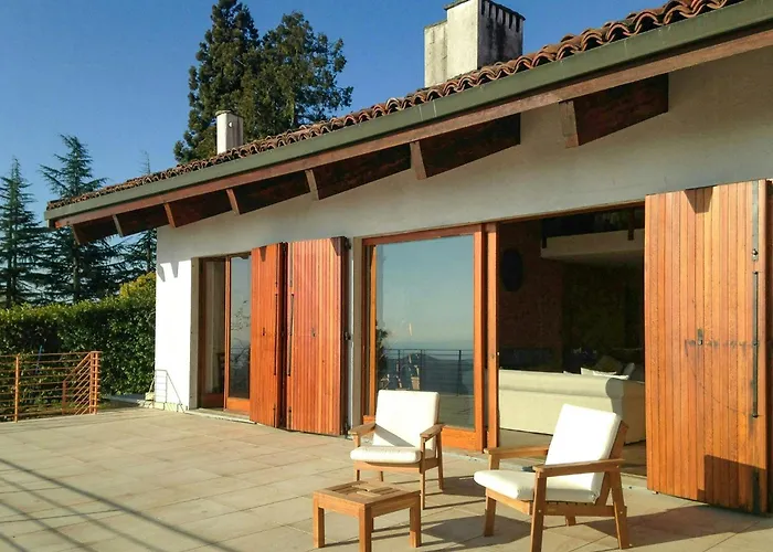 Dom wakacyjny With Pool Overlooking Maggiore